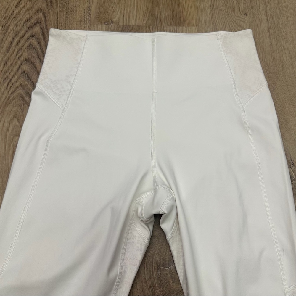 Athleta Stay Fly 7/8 Tight Legging in White - Picture 4 of 6